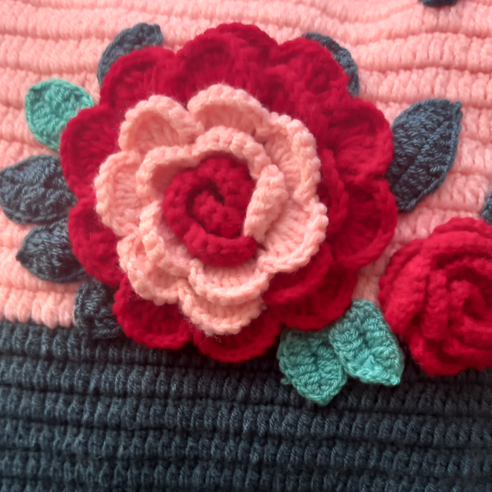VOLUME 1 : Beautiful Crochet Bag In green and pink rose flower