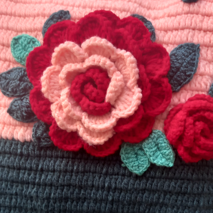 VOLUME 1 :                     Beautiful Crochet Bag In green and pink rose flower